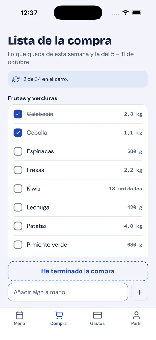 Lista de la compra con la sección de frutas y verduras, sus cantidades y dos productos ya marcados en el carro